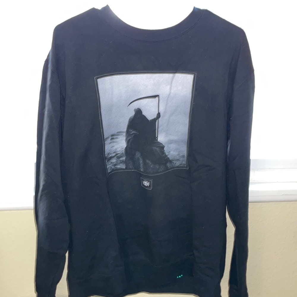 men’s sweater.